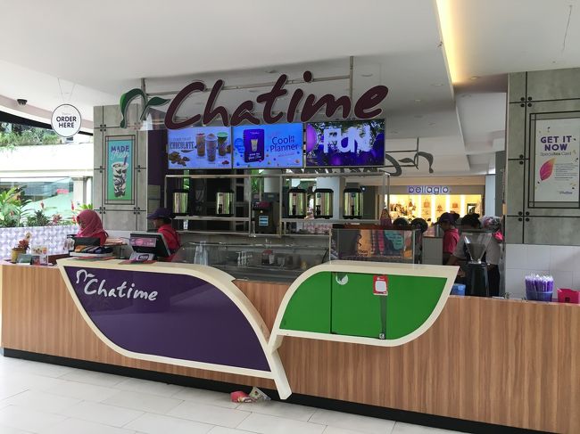 8時にチェックアウト<br />最終日はカーチャーターして空港まで送ってもらいます<br />まずはハイパーマートでお買い物…<br />の、その前に見つけてしまったChatimeでタピオカミルクティ