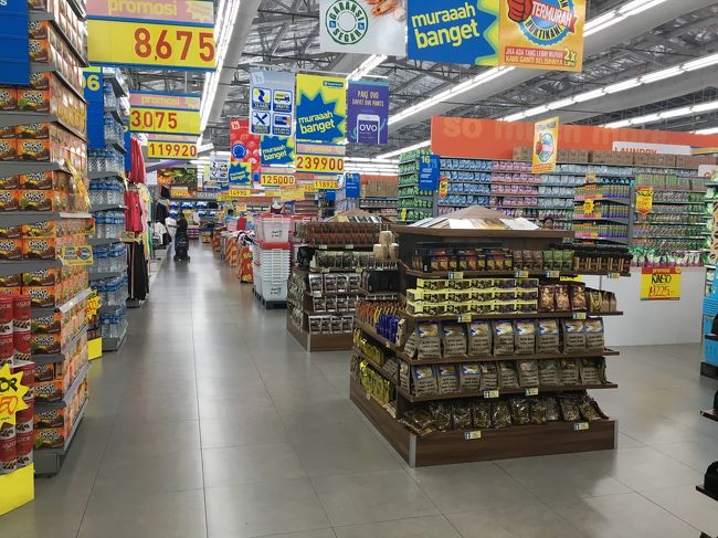 はい！ようやくハイパーマート<br />お土産はここで調達～