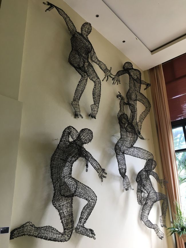 コマネカビスマの旅行記でよく見る意味不明なオブジェ