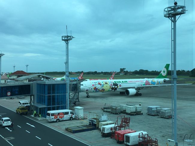 帰りもサンリオ塗装機<br />到着遅れによる遅延でかなり待ってようやく搭乗