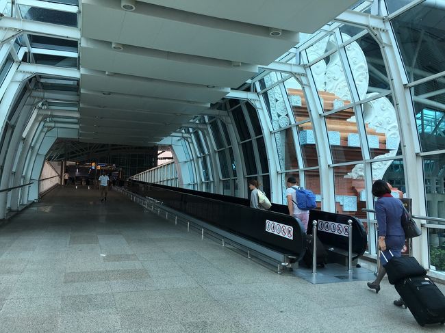 炭火焼の匂いをプンプンさせて空港へ<br />あぁ～さよならバリ島～(T_T)