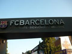 この日はカンプノウでバルセロナFCの試合です。FC Barcelona対Real Betis。こちらもWEBで事前購入。シーズンの初めということもあるのか日程がなかなか発表にならなくて購入できたのは1か月切って2週間くらい前でしょうか。

試合はこちらも9時開始。スペインはほんとスタートが遅い・・最寄り駅が3つほどあるようですが一番奥の駅PalauReialまで行ってそこから広い道をまっすぐ歩いていきます。
