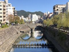 もう少し歩きたかったので川沿いに歩いて眼鏡橋へ
小学校の修学旅行で車窓見学したのですが結局見つけられなかった思い出がありちゃんと見に行くことにしました。