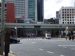 日本橋を手前に左折、人形町方面を目指します。