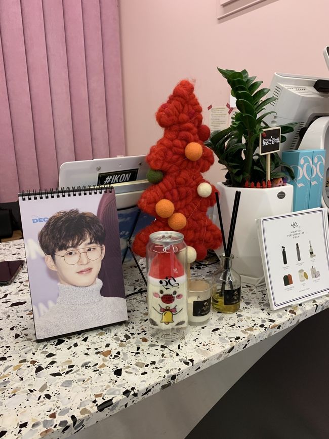 レジの横にハンビンのカレンダーが＾＾<br />コビも売っていたので勢いで買ってしまった(;^ω^)