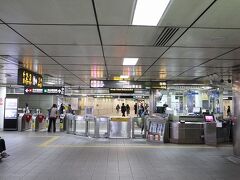 日本の地下鉄と同じで、各路線が色で分かれているので迷うことはありません。　