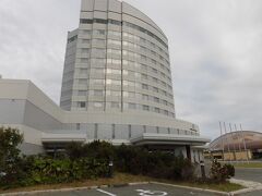 空路で羽田から稚内へ。

ん十年前から憧れていた「旧　全日空ホテル」は
「ホテルサフィール稚内」として生まれ変わりました。
北の果ての地にそびえ建つ優雅なホテル、
期待を裏切ることはありませんでした。