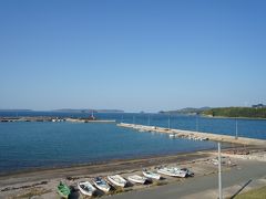 その後、何度か休憩して角島を通り越してまずはランチをするために道の駅 北浦街道豊北へ。

ここのレストランからはご覧の眺め。写真中央に角島大橋があります。