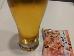 12月30日
羽田空港ANAラウンジで一杯。
ビールはいつも美味しいです。