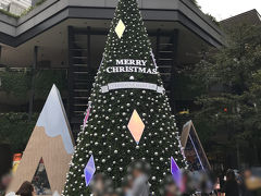 三越の広場のクリスマスツリー。