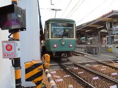 7時過ぎの江ノ電、長谷駅
鎌倉行きは、混みだっしていました