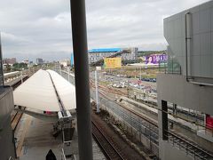 ここがホームへ降りるところです
外も広々(笑)
この駅の名前が、新烏日駅→台鉄台中駅に向かう

思い込みが帰りの電車でのハプニングに繋がるのだ（苦笑）