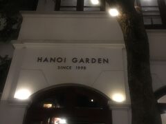 劇場を出たら21時前。
ハノイ最後の夕食に行きますか！

「HANOI GARDEN」に到着しました。