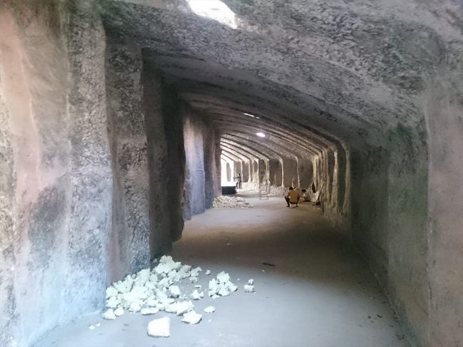 ワット ソムデット プールア(Wat Somdet Phu Ruea)<br /><br />あっちこっち建造中でした。あと1年後か2年後には全部完成してそう。