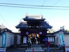 （２）弘福寺（布袋尊）

山門をくぐって行く。