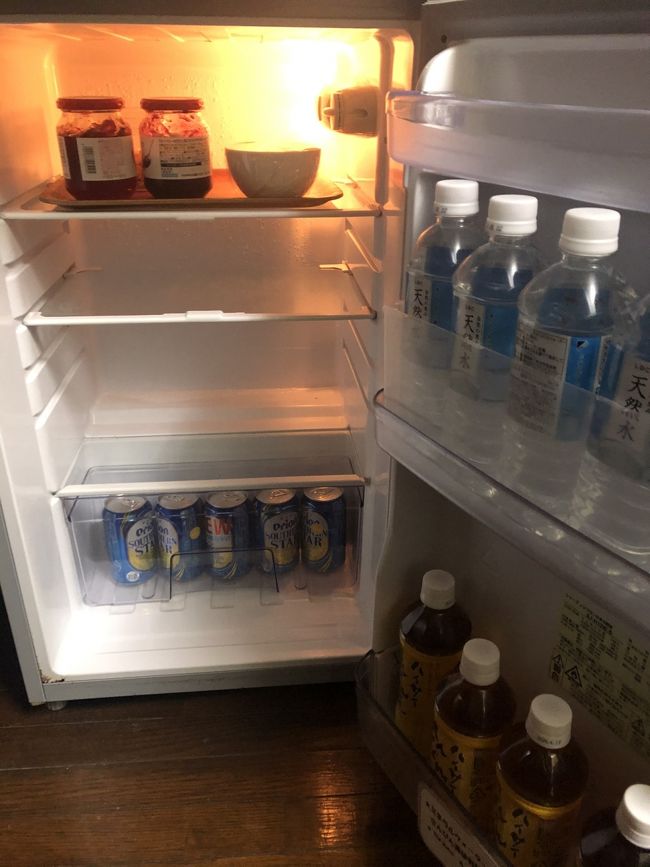 冷蔵庫の中身です。<br /><br />お水、さんぴん茶は100円<br />オリオンビールは250円だったと思います。