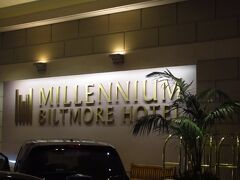 この後は、ツアーに参加します。集合場所のミレニアムビルトモアホテルに移動。