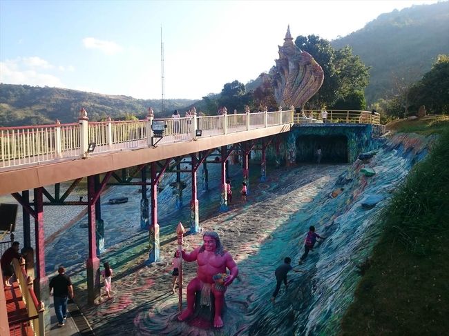 ワット パー フアイ ラー(Wat Pa Huay Lad)<br /><br />地獄寺の要素も？