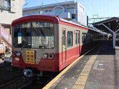伊豆箱根鉄道大雄山線に乗車し五百羅漢駅で下車。
反対側のホームには小田原行の電車、オールドカラー復刻バージョン。