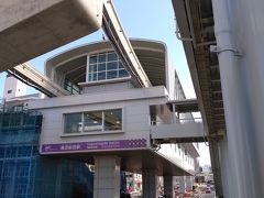 浦添前田駅も2019年10月1日にオープンしました。
まだまだ工事中です。