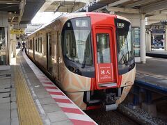 太宰府観光列車「旅人 -たびと-」
西鉄で二日市に向かい、太宰府へ。たまたま観光列車に当たった。たった二駅の太宰府線を行ったり来たりしている。乗車券だけで乗れる。