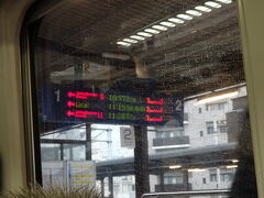 雨模様。
外国人客のほとんどが、別府駅で降りました。