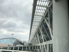 ☆上海浦東空港ターミナル2☆
かなり広い空港です。
吉祥航空はターミナル2に到着しました。
