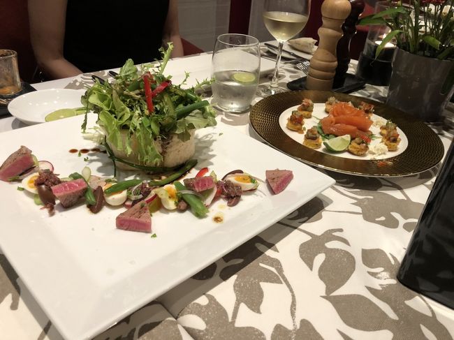 お取り皿を頂いてもちろんみんなで全品シェア<br />一皿の量が比較的多いのでデザートまでは行けませんでした<br /><br />お会計はワインをガンガン頂いたせいで（笑）<br />3人で約3万円でした<br /><br />東京のフレンチに比べるとちょっと大味で繊細さに欠ける気もしますが<br /><br />やはり元フランス領にきたらその土地に根付いたフランス料理を食べることは食いしん坊の私たちにとって旅の楽しみの一つでもあります