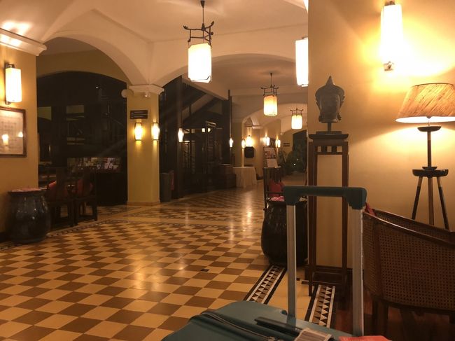 アガバスを後にして今日はおとなしく（笑）ホテルに戻ります<br /><br />お天気では残念でしたが、今日も遺跡三昧の素晴らしい一日でした！<br /><br />明日は夕刻のフライトまで自由時間でエステに買い物にと遺跡以外のシェムリアップを満喫します<br /><br />4日目に続きます！