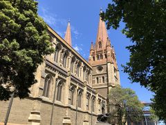 「St Paul's Cathedral」
英国国教会の大聖堂。入るの楽しみにしてたのに、今日は入れませんでした(TT)
きっと綺麗だったろうに・・・。。