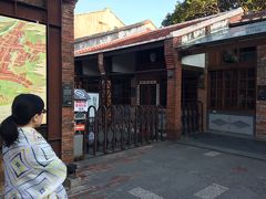 龍山寺から数分、昔の建物を保存している剥皮寮を見学します。
