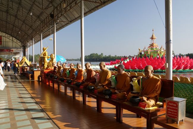 ここは、敷地が広くガネーシャ以外にも<br />いろんな像などがあります。