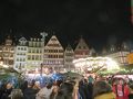 フランクフルトのクリスマスマーケットに到着しました(^o^)丿

ライトアップもすごくて、都会のクリスマスマーケットって感じ！！
