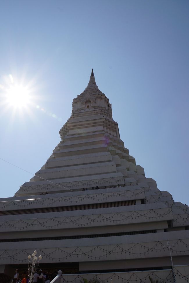 でかい！<br /><br />5階建てです。<br />すっかりメジャーな観光地ですが<br />この塔は2012年に建造されてます。