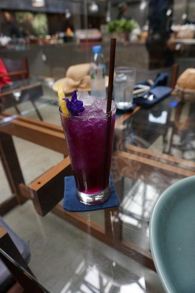 バタフライピーをオーダー。<br />共に140バーツです。