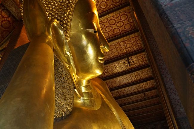 続いてはワットポー！<br />全長46ｍの寝釈迦仏です！