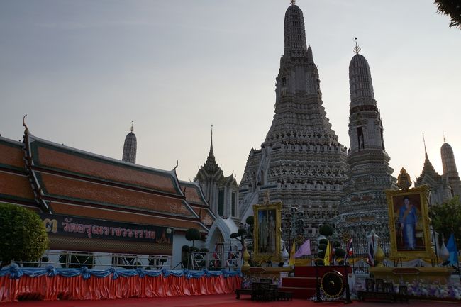 これもでっかい建物です。<br /><br />ベルトラでのオプショナルツアーですが<br />1日でバンコク市内の有名所の観光ができて<br />よかったです！<br />ちょっと値段が高いが。<br /><br />さあ、帰ります！<br />近くまでバンが迎えに来てくれてるので<br />もう1度船に乗ることはないです。<br /><br />ホテルまで送ってもらえますが大渋滞に巻き込まれ<br />インターコンチからメイフェアバンコクマリオットまで<br />30分以上かかった(>_<)<br />歩けば10分くらいなのに（笑）