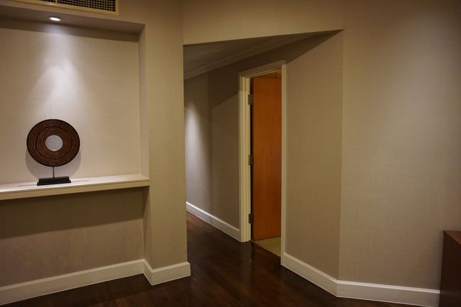 リビング横の通路の右側は・・