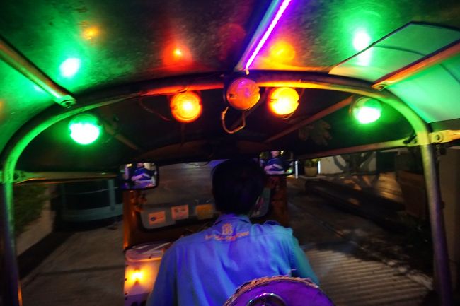 このトゥクトゥクは意外と安全運転でした～。