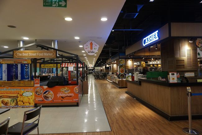 21時ごろ、ここのフードコートは<br />もう終わってた(>_<)<br /><br />ショック～！