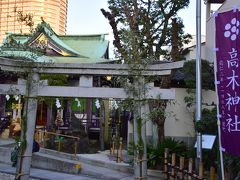 はい、気を取り直して“カメラ小僧！”がやって来ましたのは(笑)、東京スカイツリーを見上げる住宅街の一角にあります高木神社