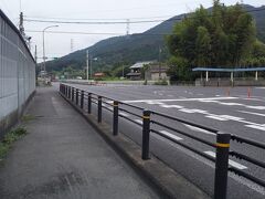 午前の終了地点「長沢交差点」10:00通過。ここで左折して名電長沢駅に向かいます。曇ってきて時々雨らしき冷たいものが上から降ってきました。旅行サイトは2か所でとりましたが連泊押さえできてるときはホテルに戻れるので便利ですね。ここは本当になにも休憩するところがない。