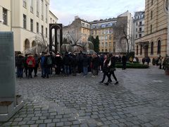 散歩へ
ここがシナゴーク、ホテルから徒歩15分ぐらいかな。