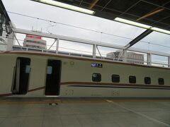 長野駅１５時１８分着。
お隣には長野始発のあさま６２２号東京行きが出発を待っていました。