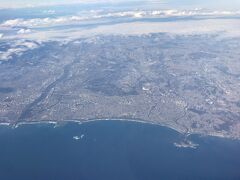 湘南鵠沼だよ　
右から江ノ島、鵠沼、辻堂、茅ヶ崎、そして相模川、左端平塚
左の小さな沖波は、サザンの茅ヶ崎、烏帽子岩