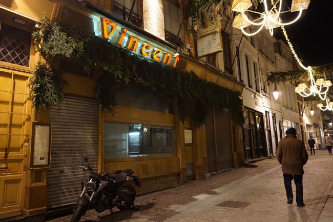 この日、スケルトマ向かいのヴィンセント（Vinsent）はお休み。<br />1999年はこの店にも来ました。<br /><br />ヴィンセントにはムール貝があって、同行のYちゃんが注文。<br />Yちゃんは「美味しい！」を連発しながら食べてました。<br />あの時、ぶどう畑は胃が痛かった。（T-T)<br /><br />それで、貝を避けたのですが、ブリュッセルでムール貝を食べなかったことが、ずっと悔やまれて…。