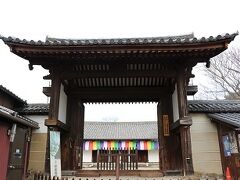 新薬師寺
「南門」

創建７４７年
華厳宗

拝観料６００円
御朱印は本堂で頂くのですが
代金は先に受付で支払いました。３００円

