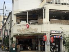 色々なレストランが入った石垣島ヴィレッジ。
居酒屋が多い印象ですが、おしゃれなカフェもあるようです。
