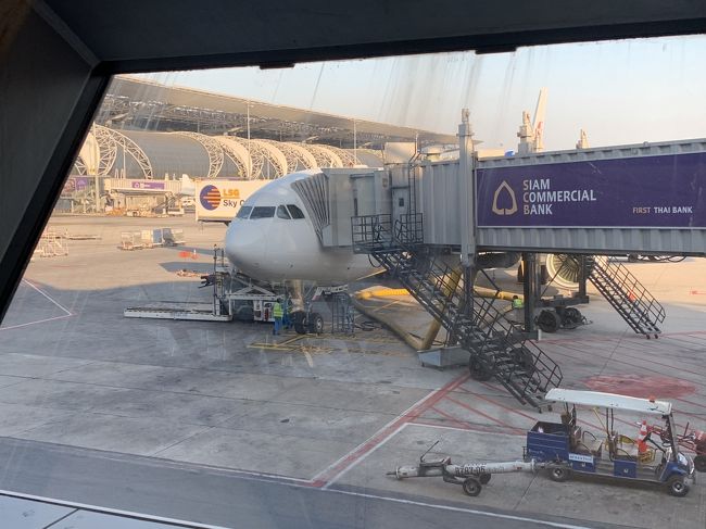 マレーシア航空のバンコク行きに乗り込みます