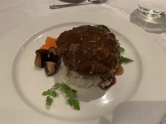 ビーフハンバーグ <br />ちょっと獣っぽいかな